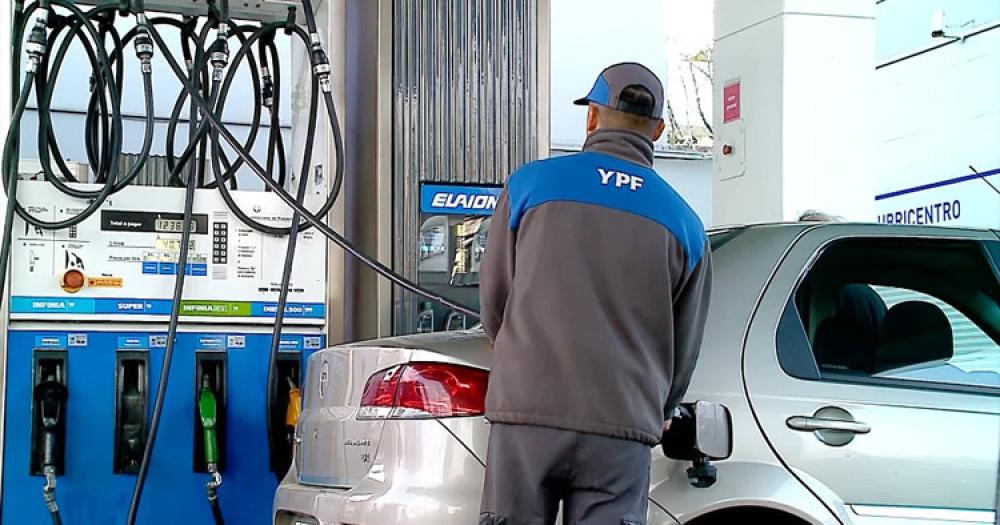 YPF y Axion aumentaron hoy el valor de los combustibles