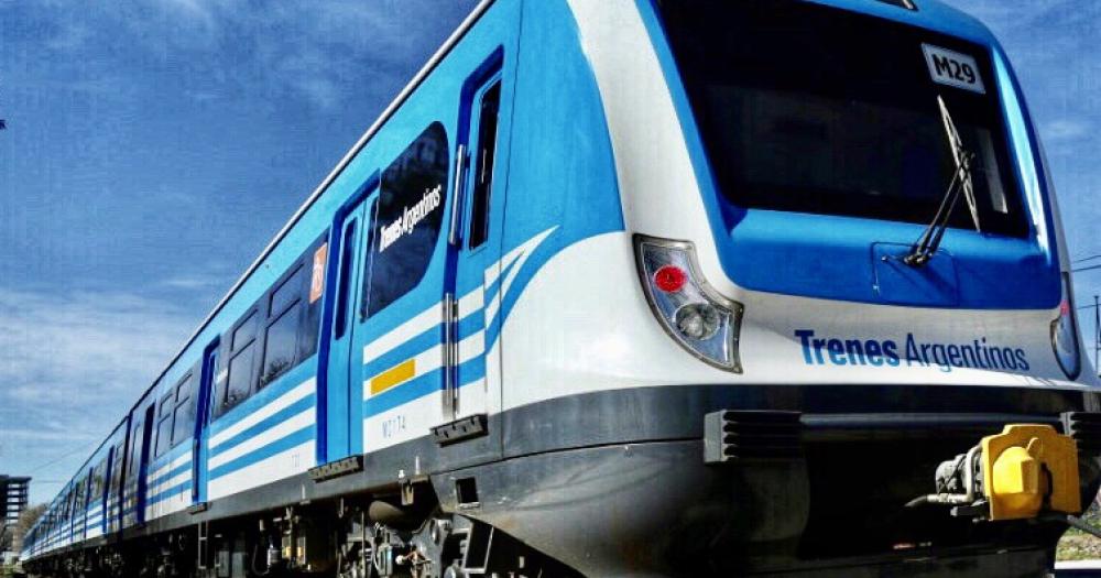 El ministro Guillermo Ferraro insistió en la privatización de las empresas de trenes
