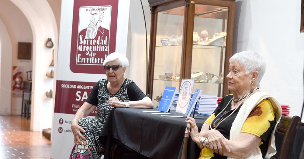 Reconocieron a tres escritoras lomenses por ser fundadoras de SADE Lomas