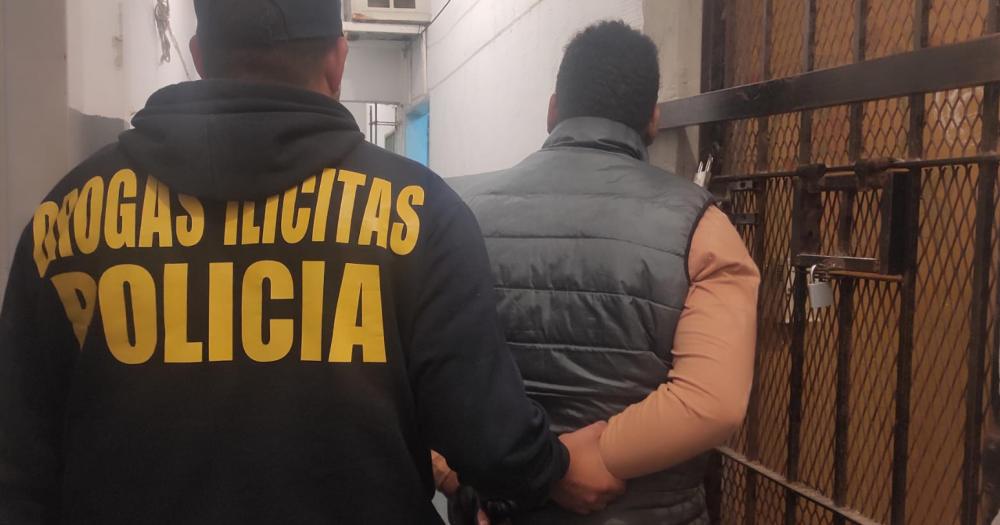 La detención fue realizada por el personal de Drogas Ilícitas de Lomas