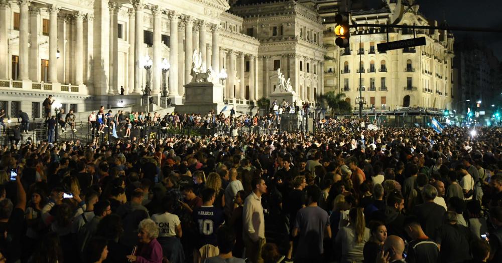 Hubo un masivo cacerolazo contra el DNU de Javier Milei