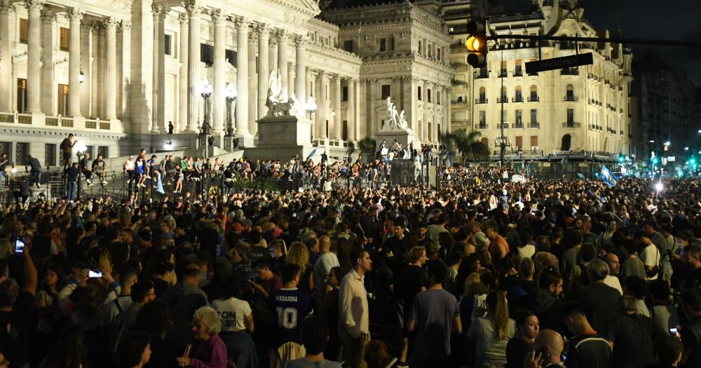 Hubo un masivo cacerolazo contra el DNU de Javier Milei