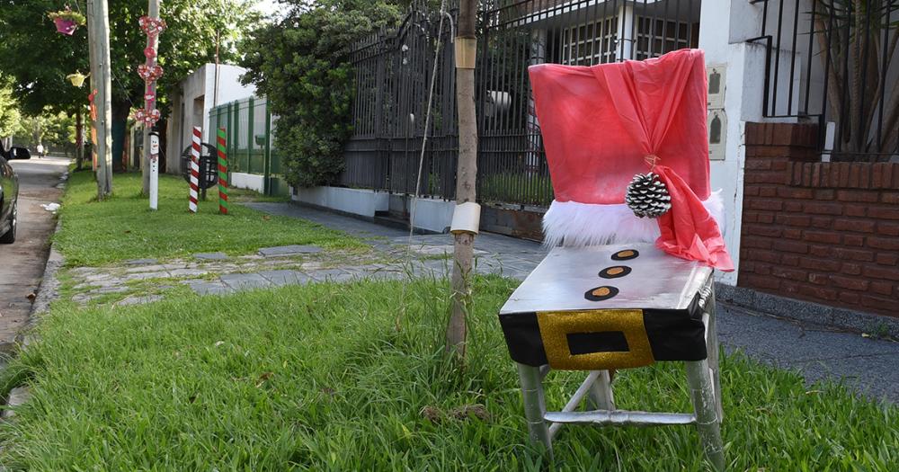 Decoraron las calles de Turdera con adornos de Navidad