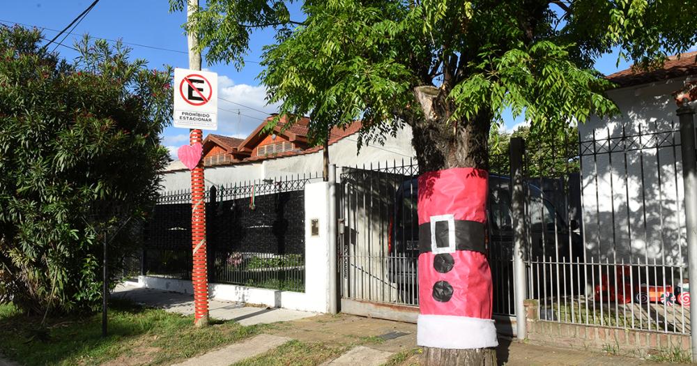 Decoraron las calles de Turdera con adornos de Navidad
