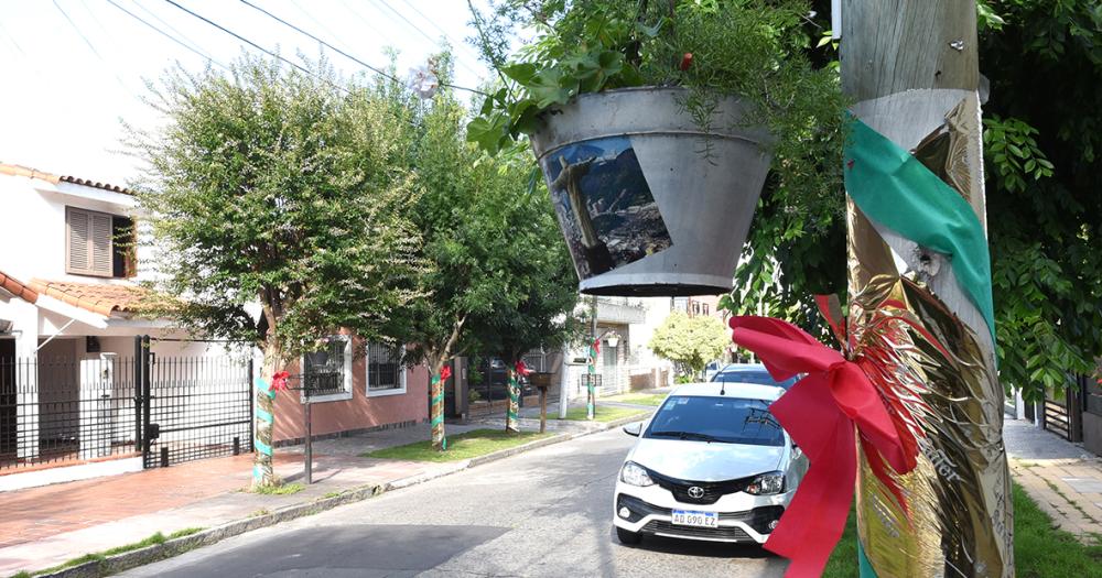 Decoraron las calles de Turdera con adornos de Navidad