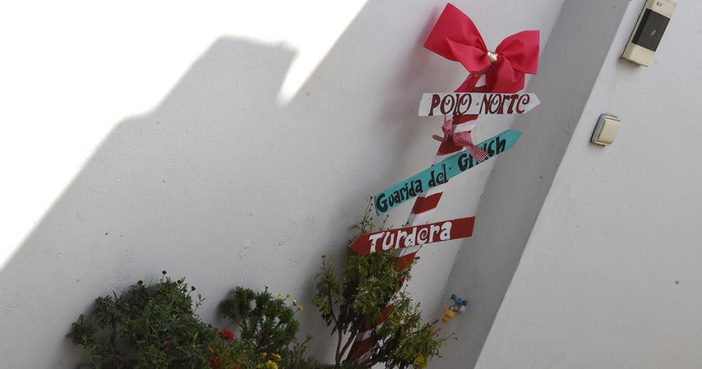 Decoraron las calles de Turdera con adornos de Navidad