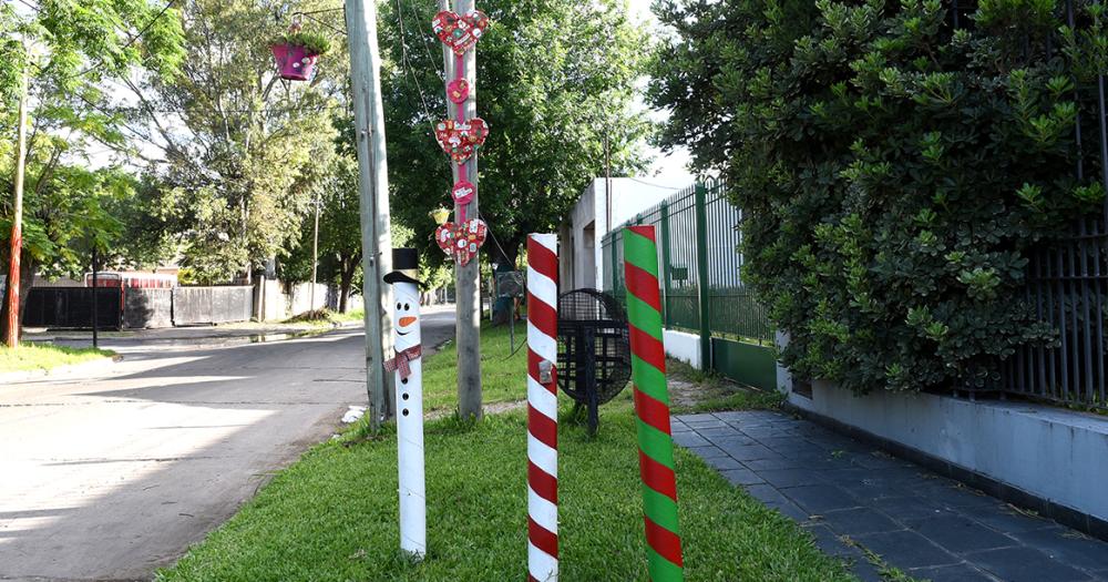 Decoraron las calles de Turdera con adornos de Navidad