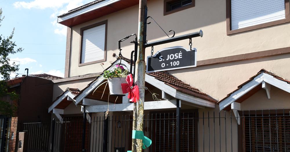 Decoraron las calles de Turdera con adornos de Navidad