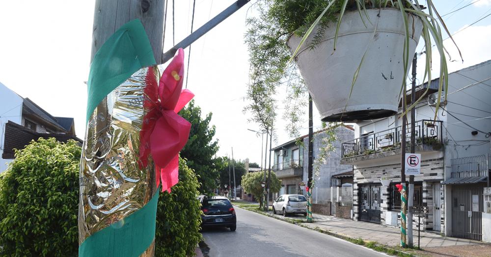 Decoraron las calles de Turdera con adornos de Navidad