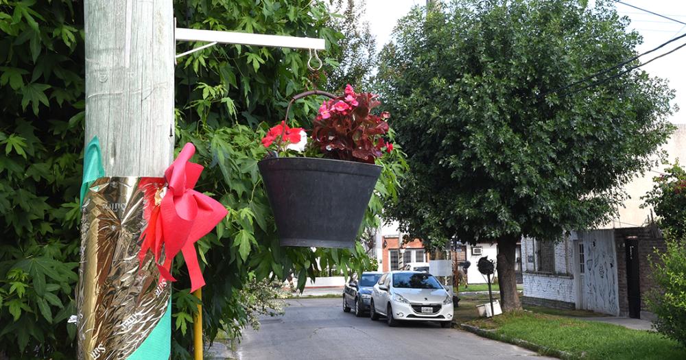 Decoraron las calles de Turdera con adornos de Navidad