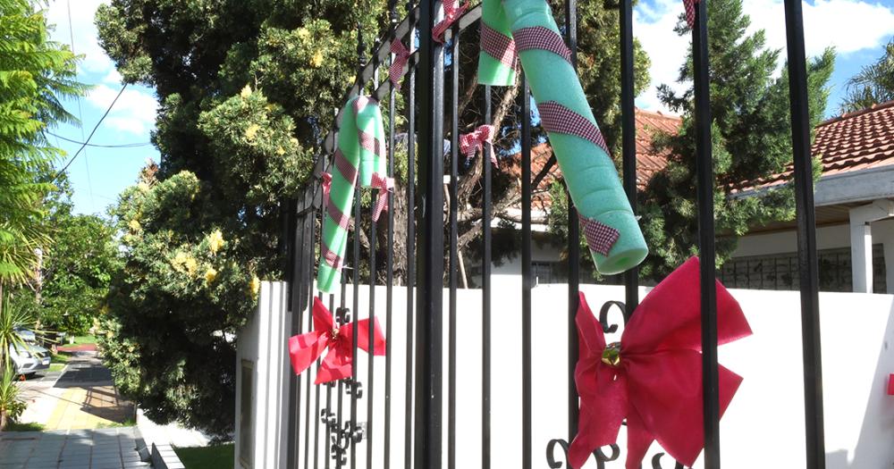Decoraron las calles de Turdera con adornos de Navidad