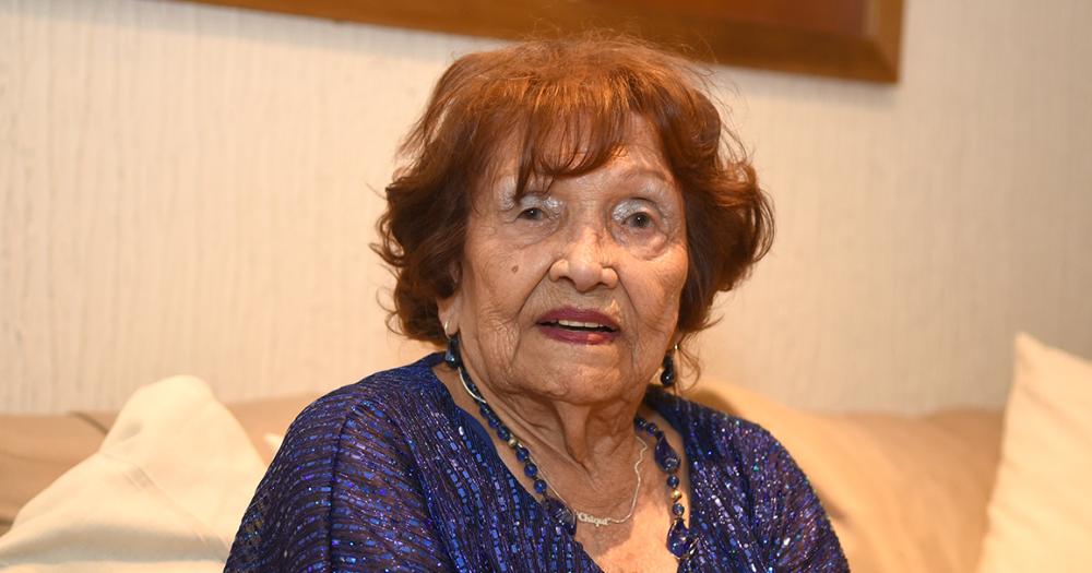Cumplioacute 100 antildeos y lo festejoacute en la plaza del barrio junto a los vecinos