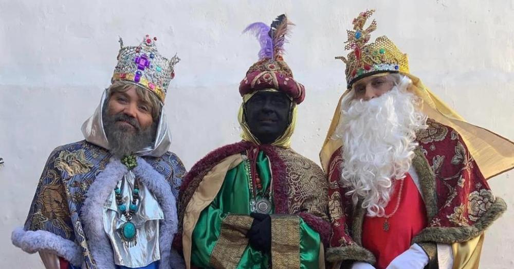 Los Reyes Magos a la espera de lo que ser� la caravana del próximo 5 de enero