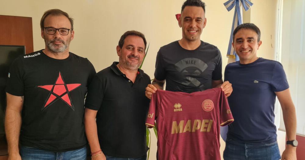 Domínguez el tercer refuerzo de Lanús