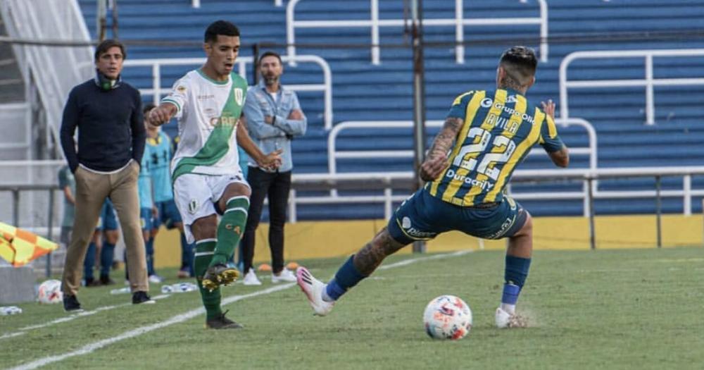 Ante Central en 2021 Amaya debutó como profesional en Banfield