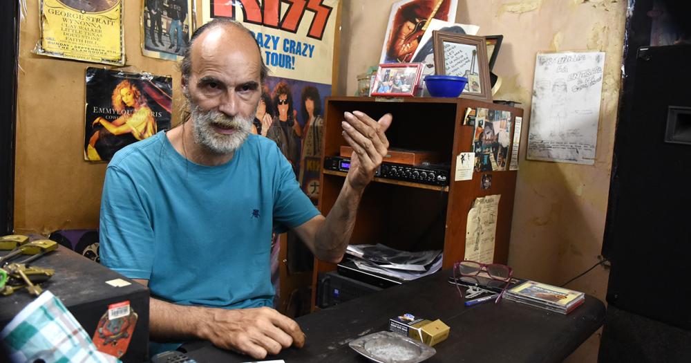 La historia de una miacutetica disqueriacutea en el corazoacuten de Lomas