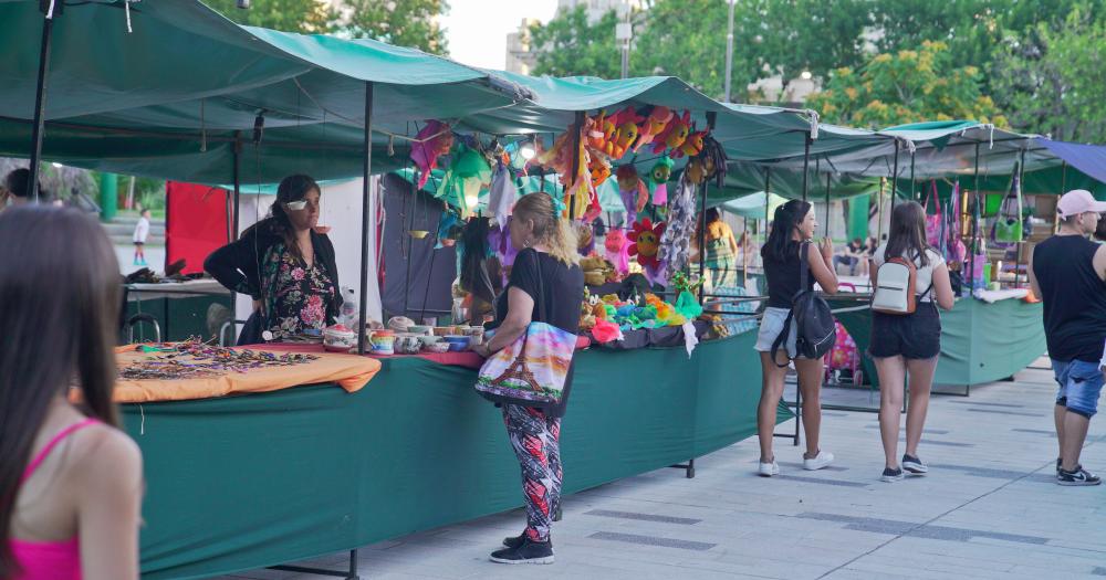 La Feria Artesanal de Lomas tiene m?s de 60 stands en la Grigera