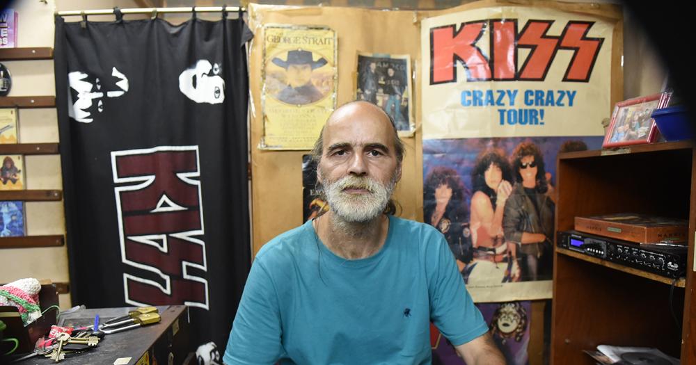La historia de una miacutetica disqueriacutea en el corazoacuten de Lomas