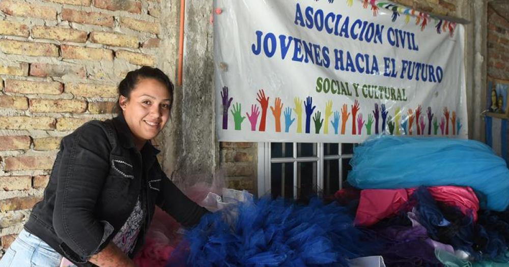 Romina tiene la asociación civil en su casa donde adems cuenta con los vestidos para los cumpleaños de 15