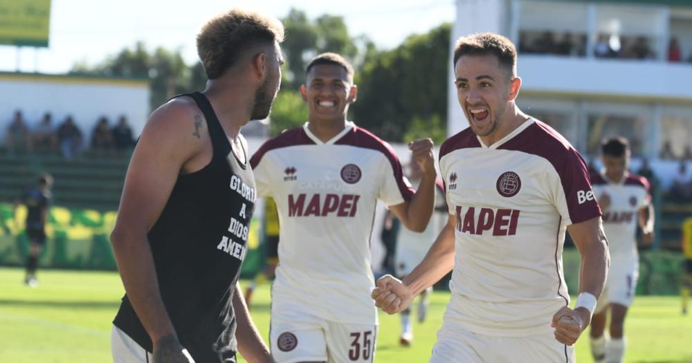 Peña Biafore celebra con Marcelino Moreno