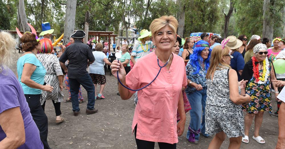 Con baile y espuma finalizoacute la Colonia para Adultos Mayores en Lomas