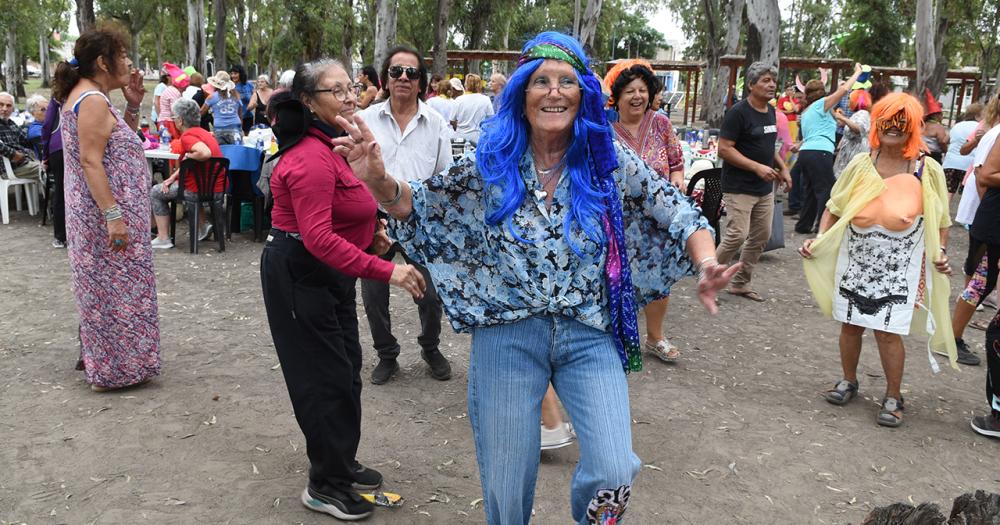 Con baile y espuma finalizoacute la Colonia para Adultos Mayores en Lomas