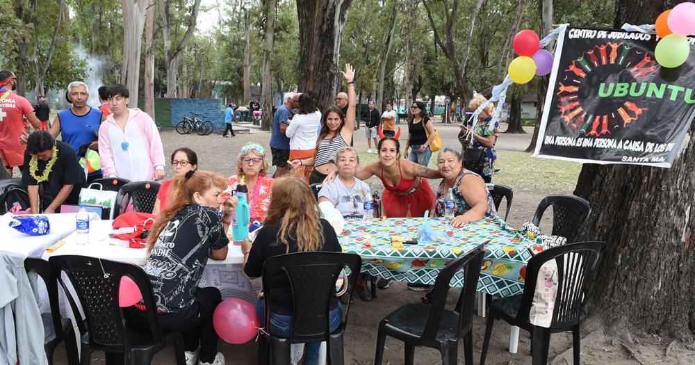 Con baile y espuma finalizoacute la Colonia para Adultos Mayores en Lomas