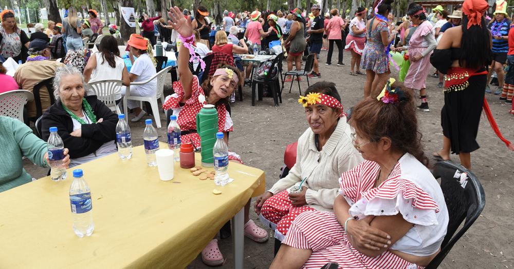 Con baile y espuma finalizoacute la Colonia para Adultos Mayores en Lomas