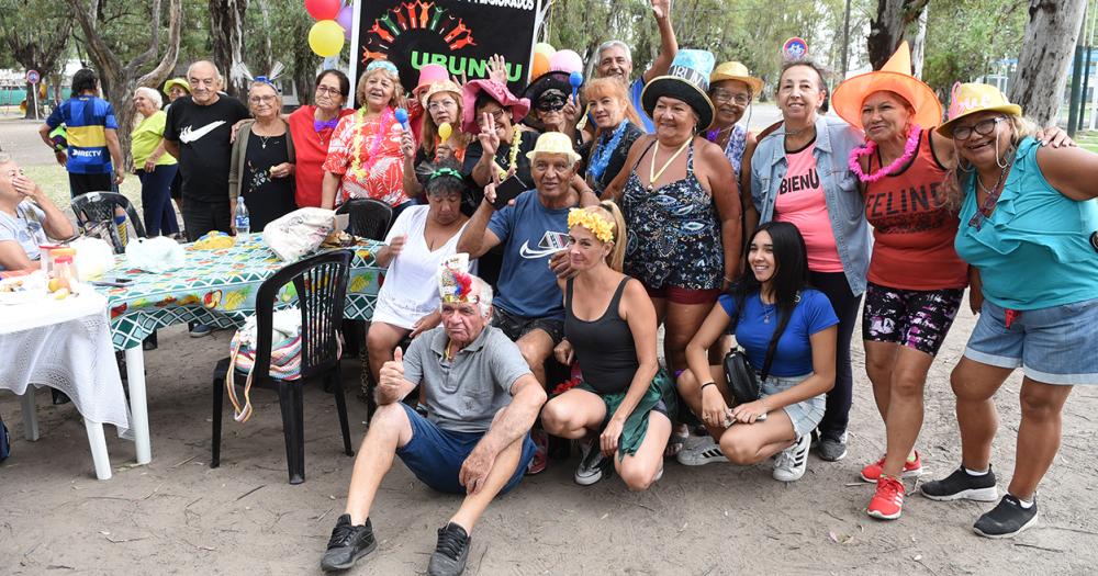 Con baile y espuma finalizoacute la Colonia para Adultos Mayores en Lomas
