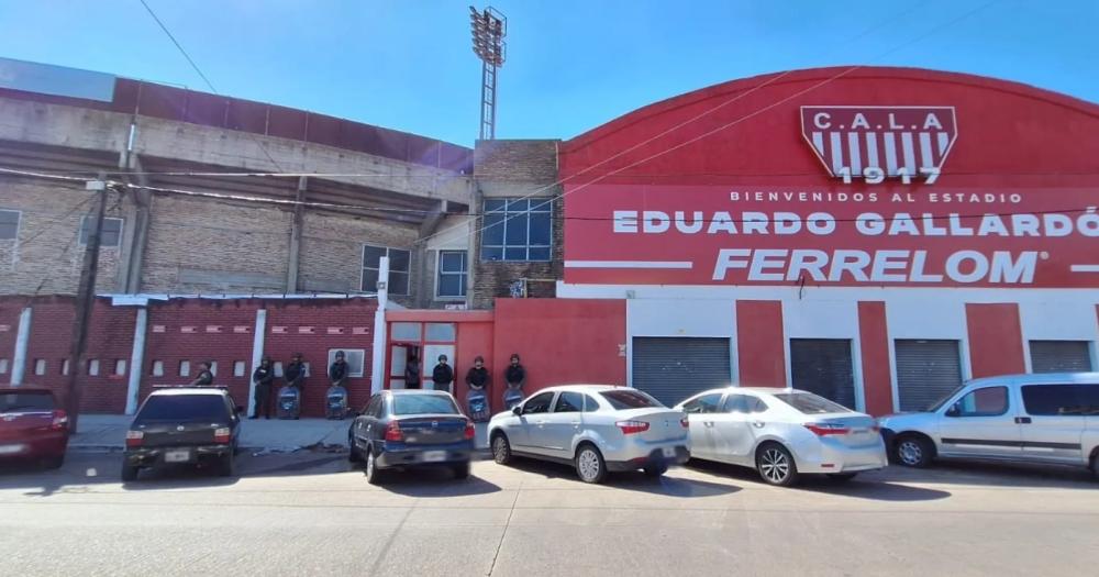 Allanamiento en el Estadio Eduardo Gallardón