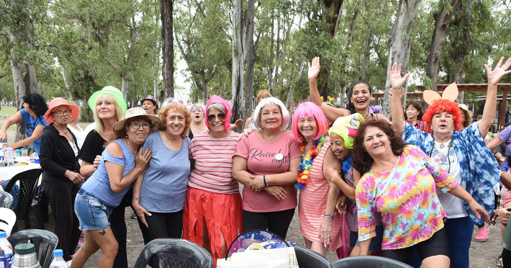 Con baile y espuma finalizoacute la Colonia para Adultos Mayores en Lomas