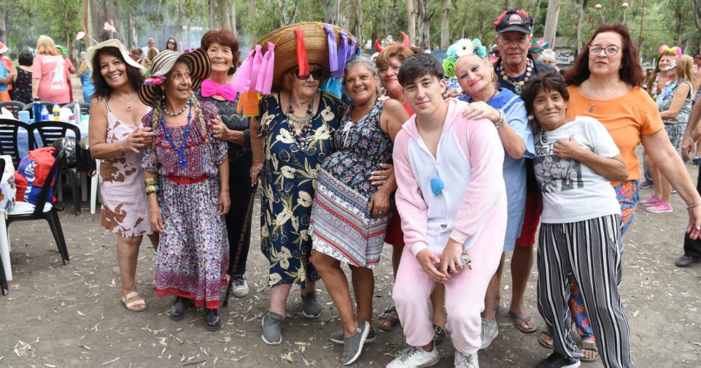 Con baile y espuma finalizoacute la Colonia para Adultos Mayores en Lomas
