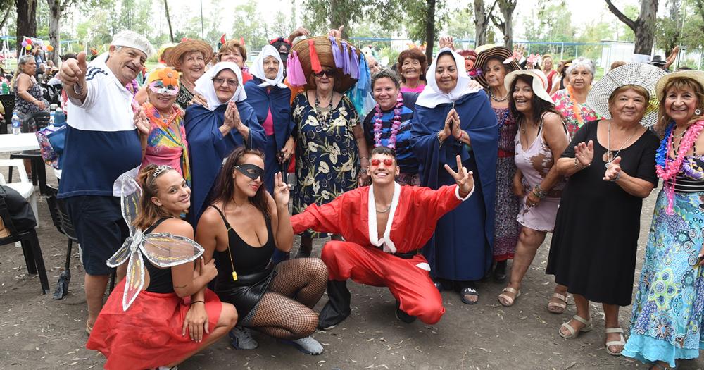 Con baile y espuma finalizoacute la Colonia para Adultos Mayores en Lomas