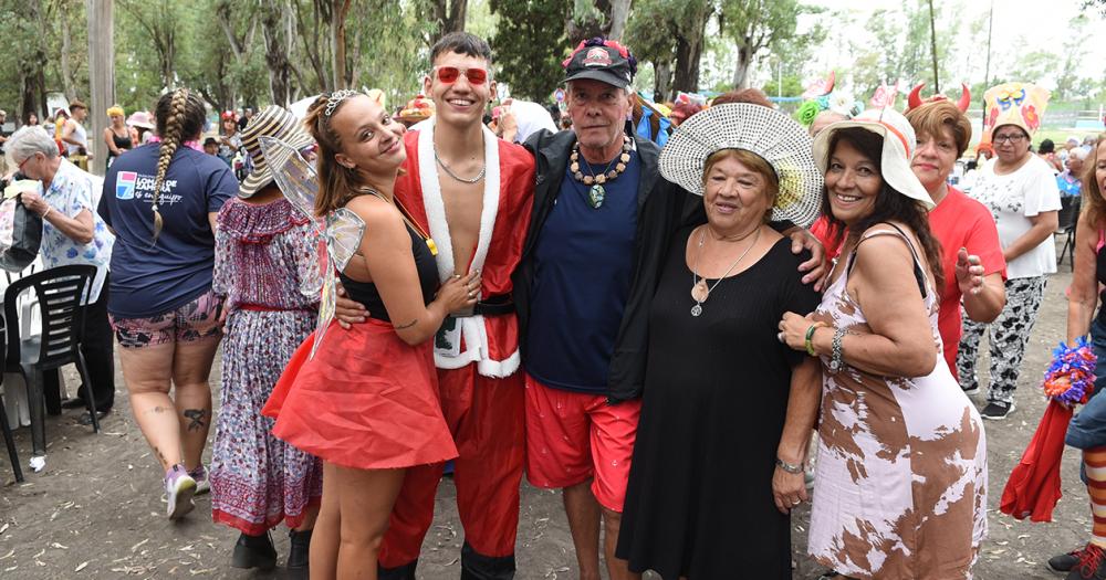 Con baile y espuma finalizoacute la Colonia para Adultos Mayores en Lomas