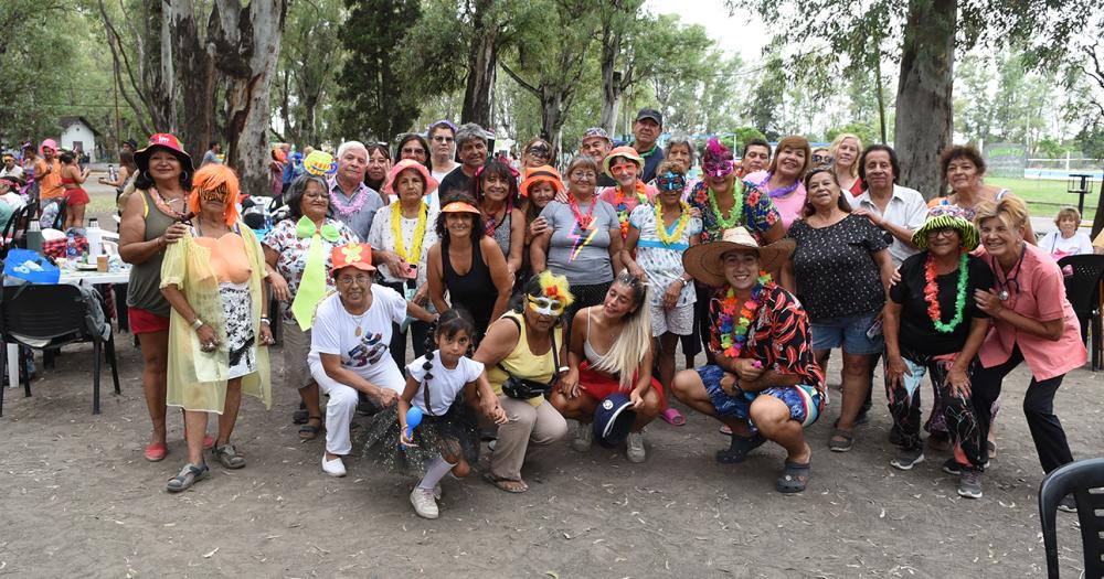 Con baile y espuma finalizoacute la Colonia para Adultos Mayores en Lomas