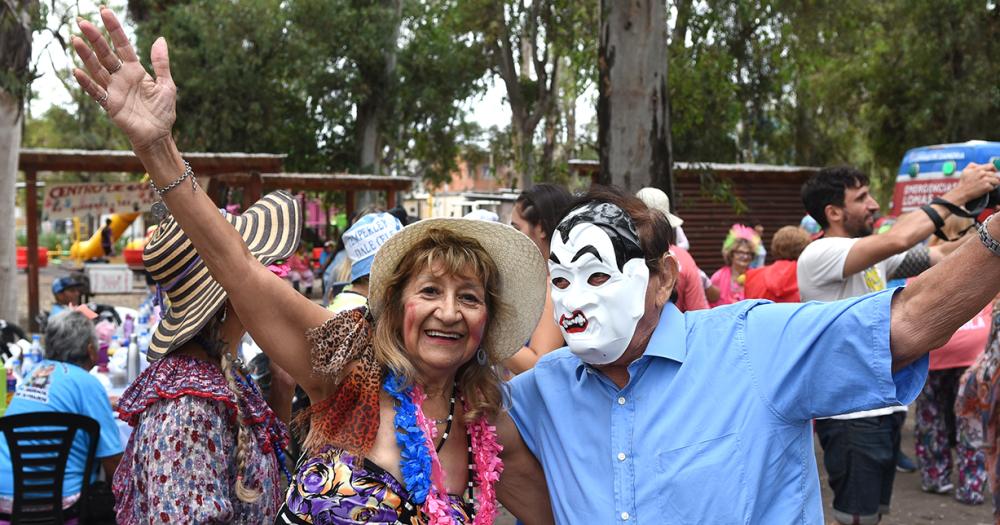 Con baile y espuma finalizoacute la Colonia para Adultos Mayores en Lomas