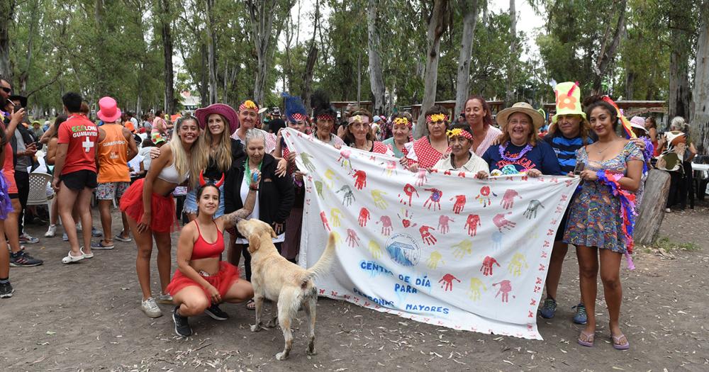 Con baile y espuma finalizoacute la Colonia para Adultos Mayores en Lomas
