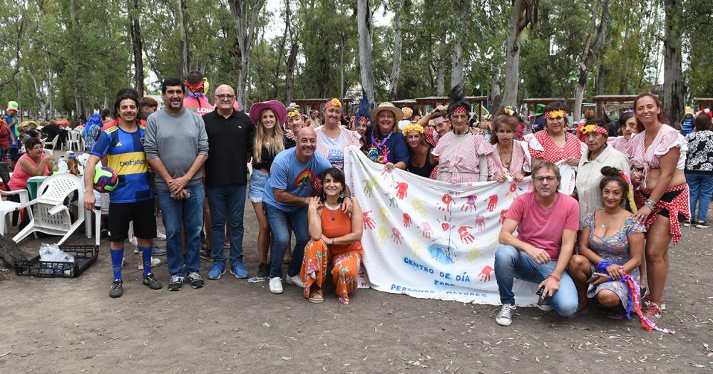 Con baile y espuma finalizoacute la Colonia para Adultos Mayores en Lomas