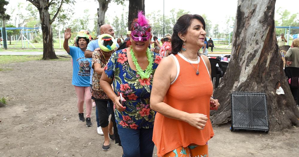 Con baile y espuma finalizoacute la Colonia para Adultos Mayores en Lomas