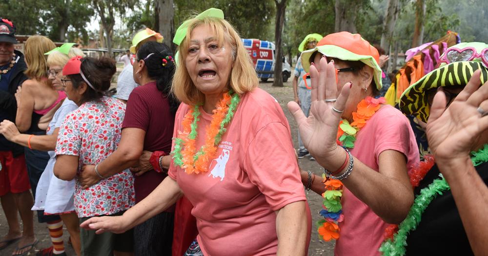 Con baile y espuma finalizoacute la Colonia para Adultos Mayores en Lomas