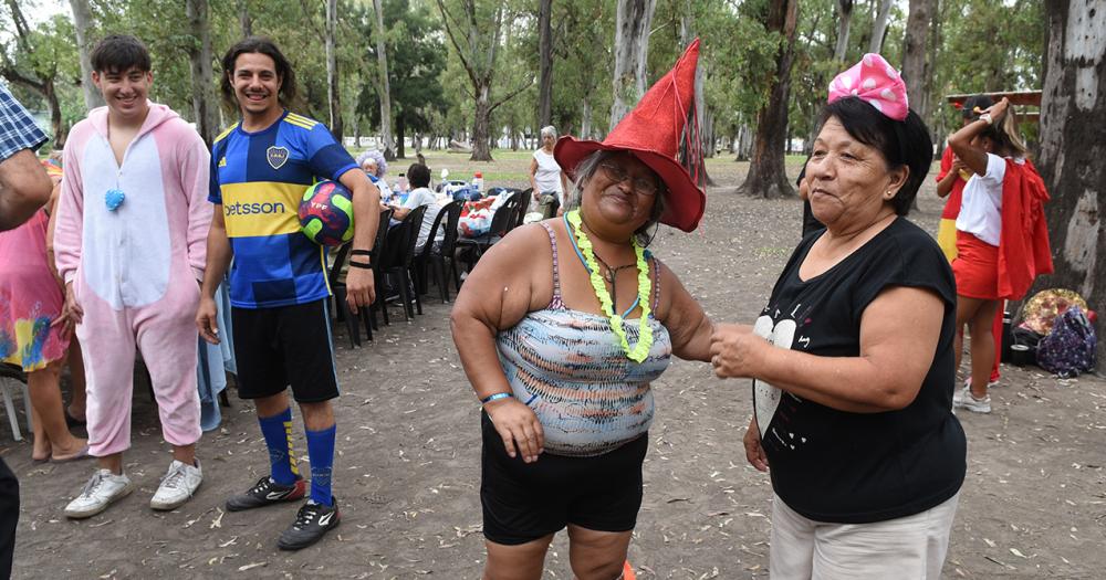 Con baile y espuma finalizoacute la Colonia para Adultos Mayores en Lomas