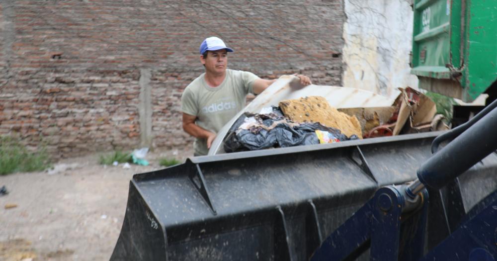 Eliminan todos los objetos en los que se puede acumular agua