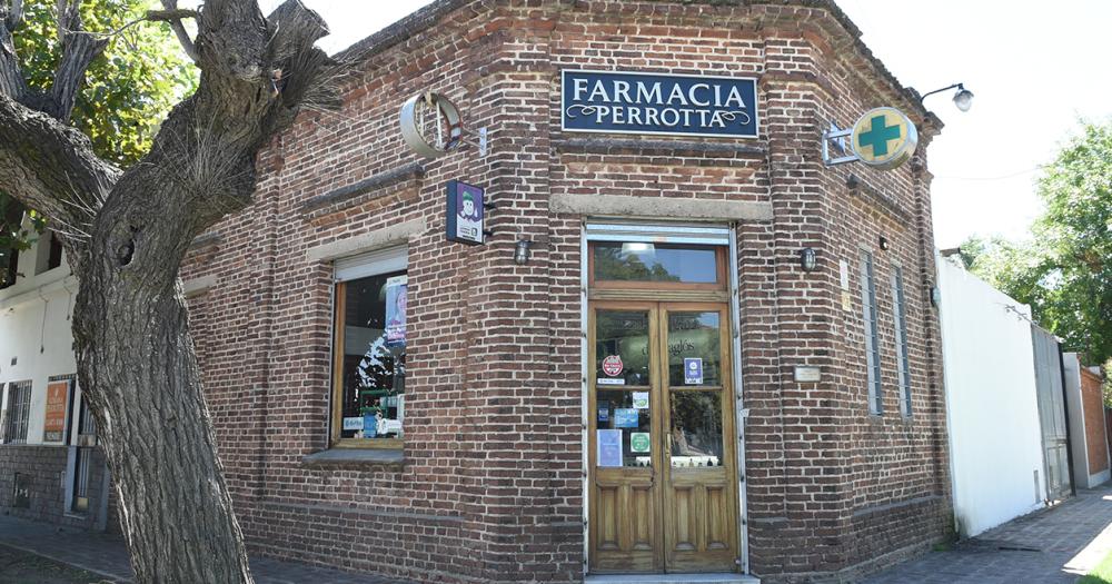 Villa Galicia- tiene su farmacia en lo que fue una pulperiacutea de principios del siglo XX