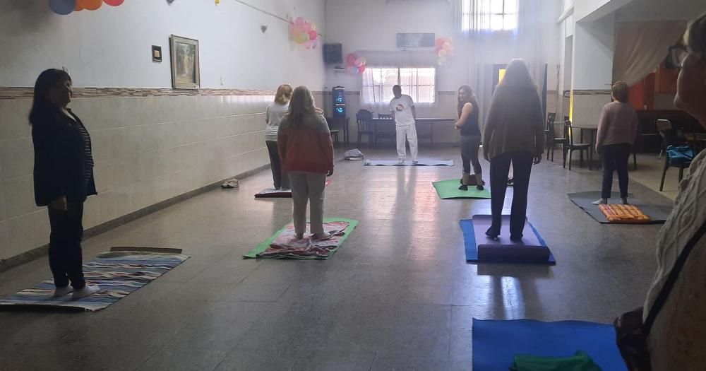 Este jueves arrancan las clases de yoga gratuitas en Díaz Vélez 76 Lomas