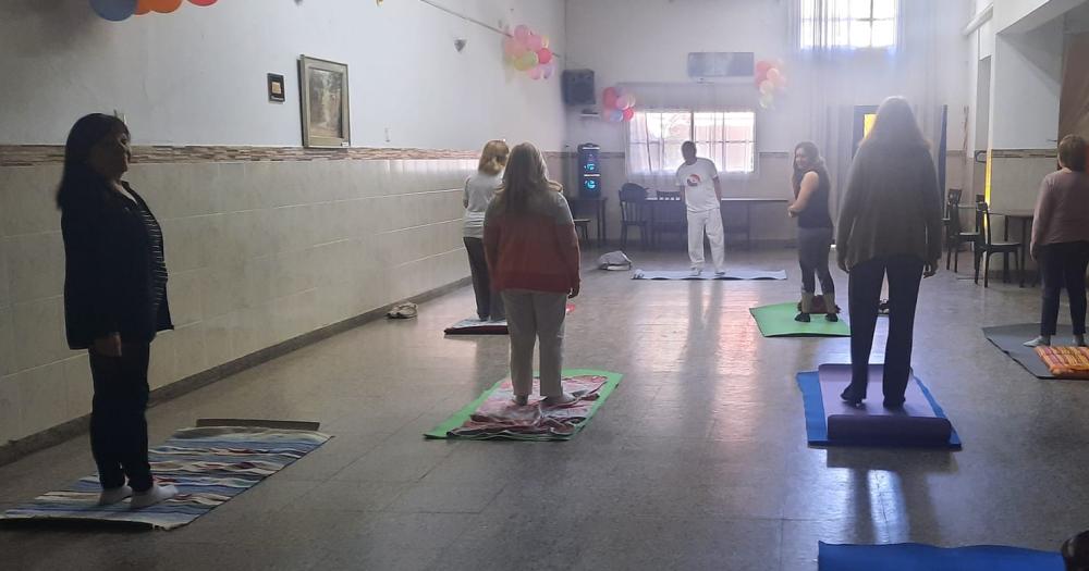 Este jueves arrancan las clases de yoga gratuitas en Díaz Vélez 76 Lomas