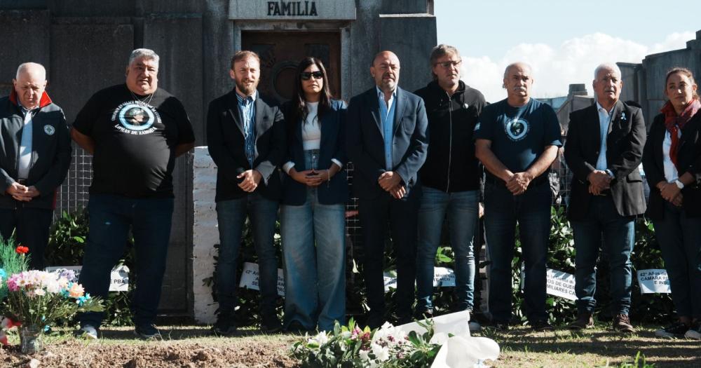 Federico Otermín y Daniela Vilar participaron del homenaje esta mañana