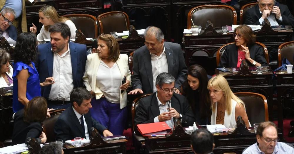 Diputados de Unión por la Patria presentaron un pedido formal para rechazar el DNU de Javier Milei