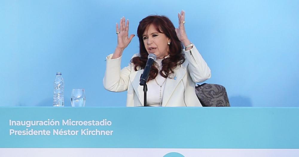 Cristina Kirchner le respondió con firmeza a Javier Milei las acusaciones de adoctrinamiento
