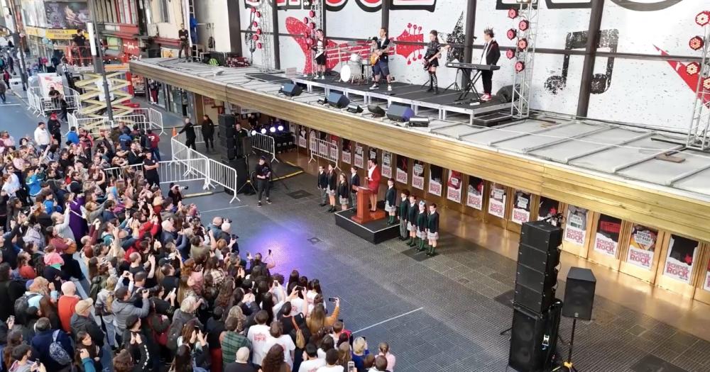 Un show sorpresa desde la terraza del Gran Rex