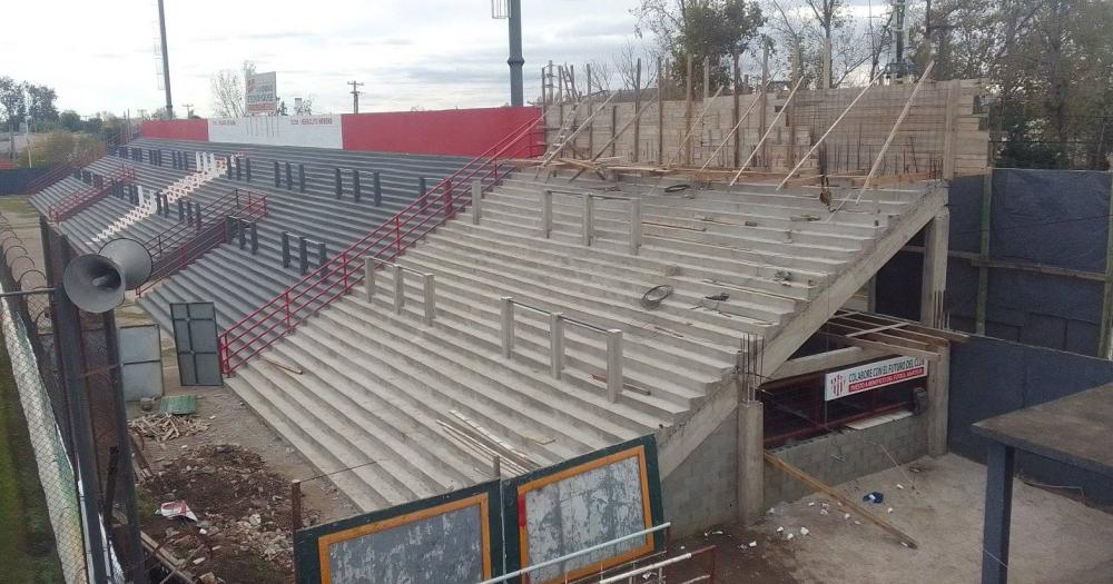 Así est la tribuna Germn Denis de Talleres de Escalada